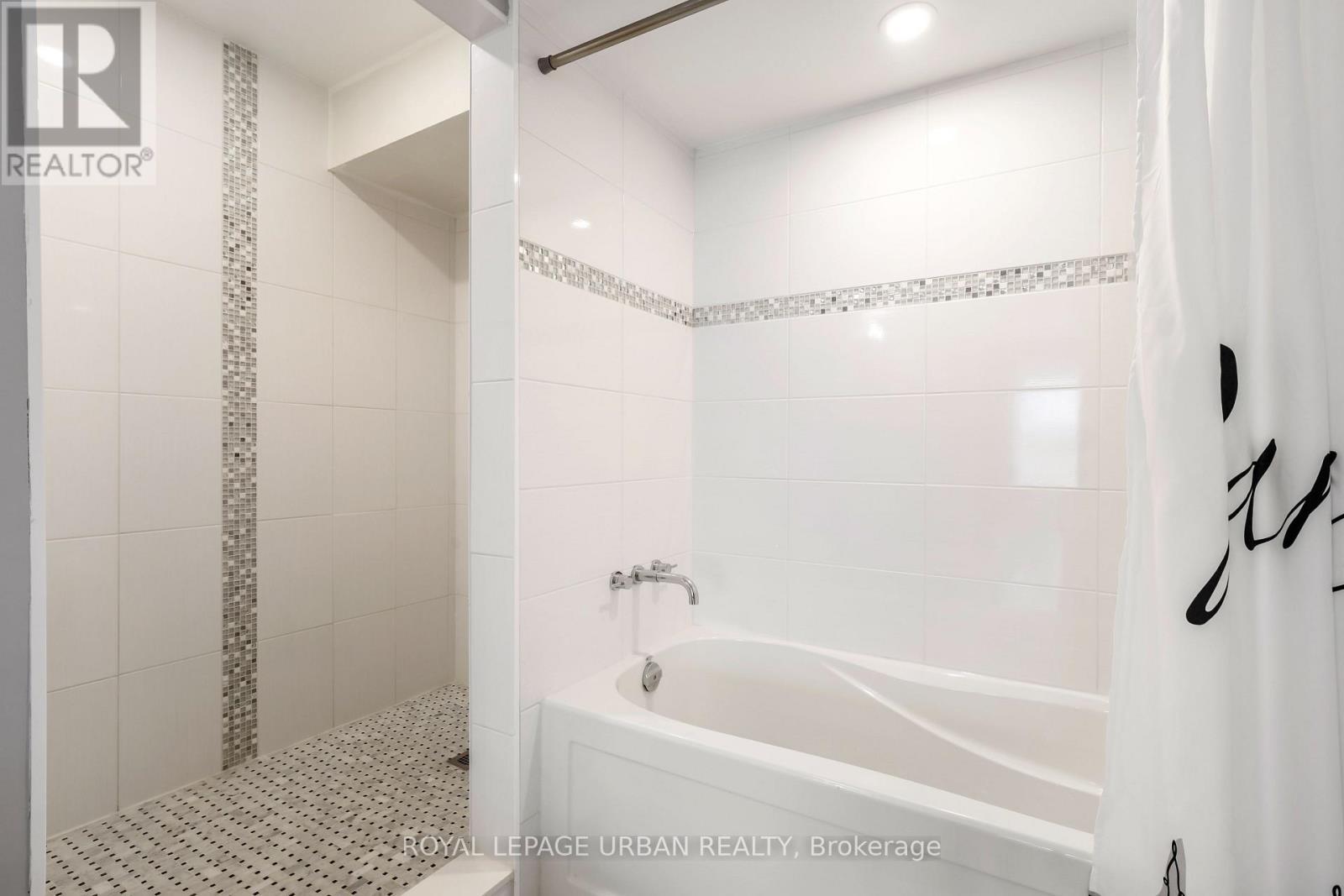 












J1 - 1657 NASH ROAD

,
Clarington,




Ontario
L1E1S8

