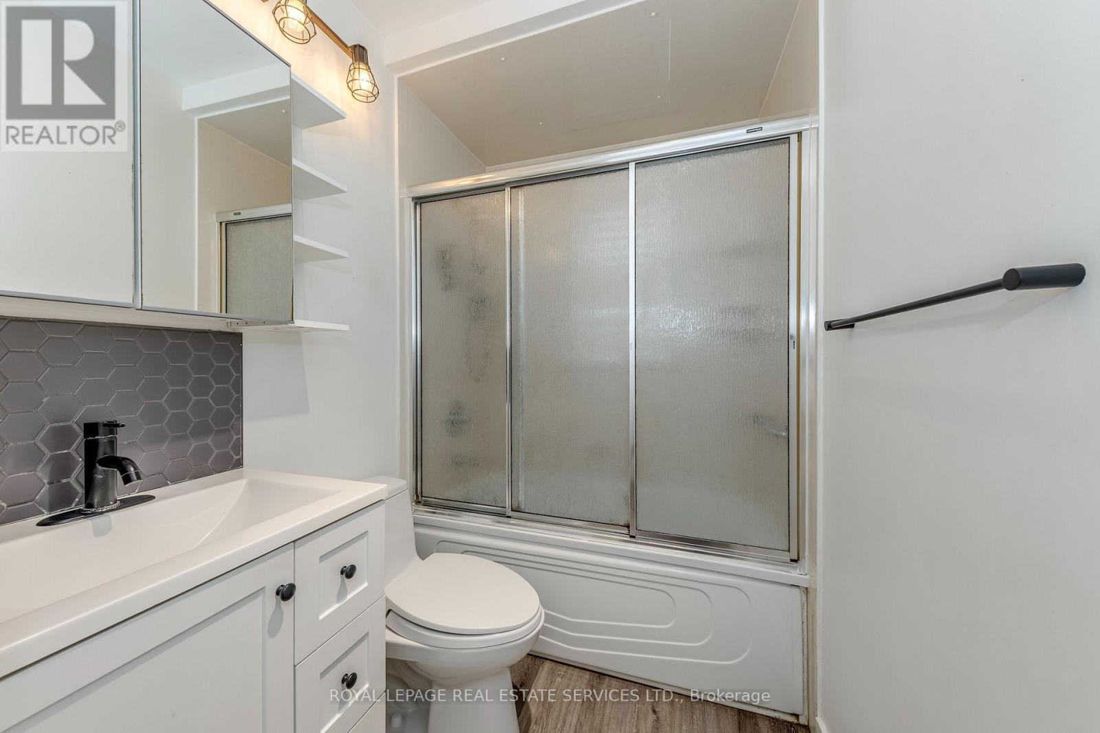












UPPER - 191 NASH ROAD N

,
Hamilton,




Ontario
L8H2P8

