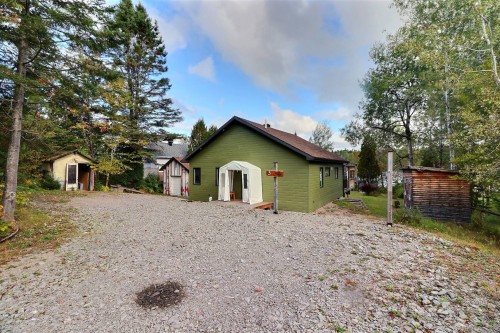 
															
													5
													
													Ch. du Lac-Pezard
													
												
												Saint-Fulgence,
												QC 