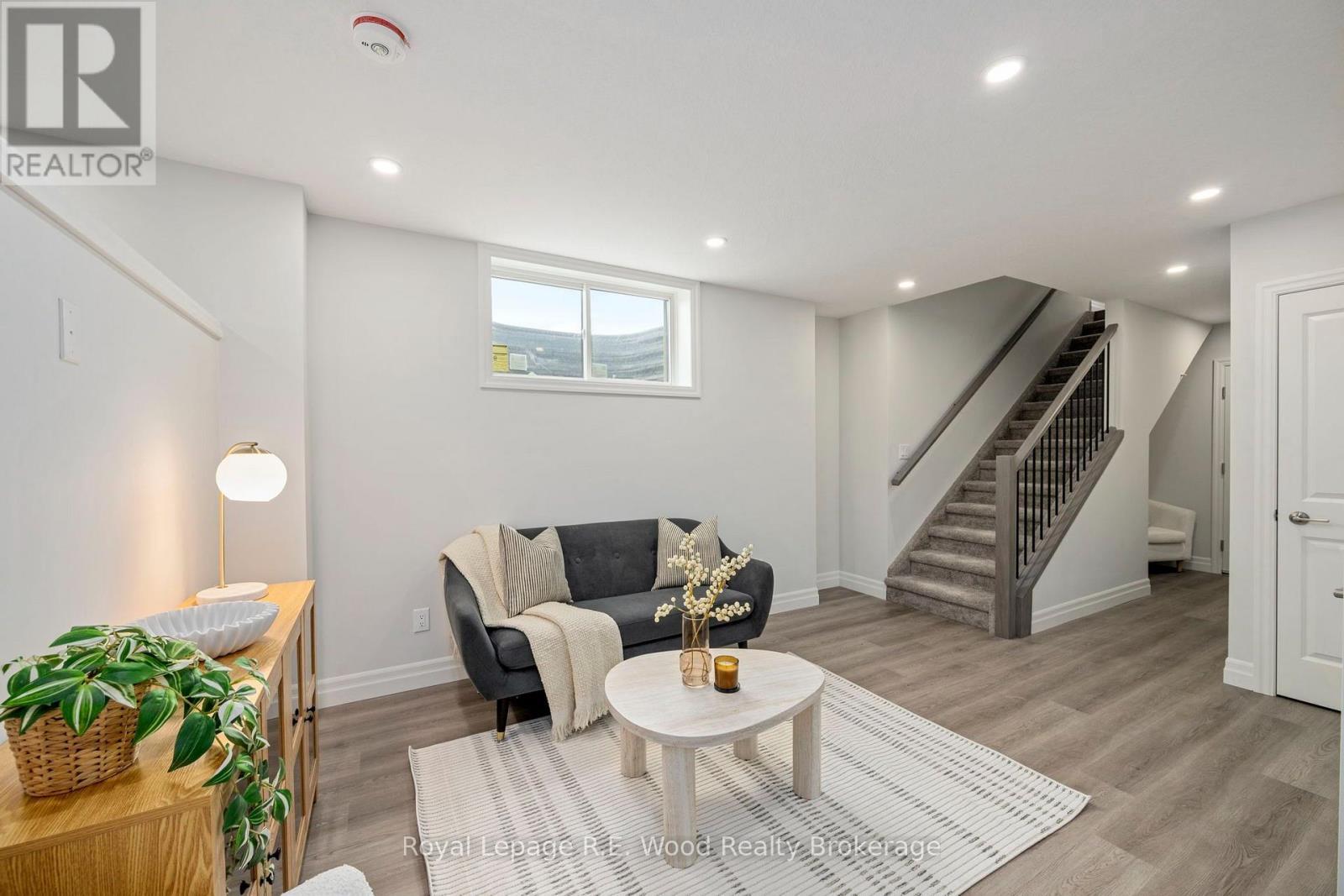 












7 HOYLAKE ROAD

,
St. Thomas,




Ontario
N5R0R9

