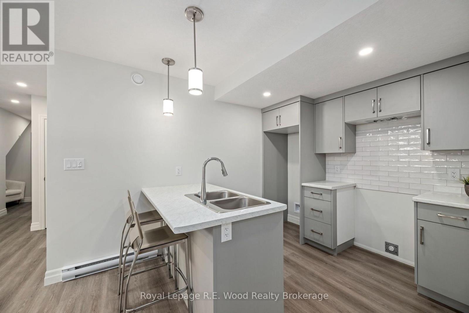 












7 HOYLAKE ROAD

,
St. Thomas,




Ontario
N5R0R9

