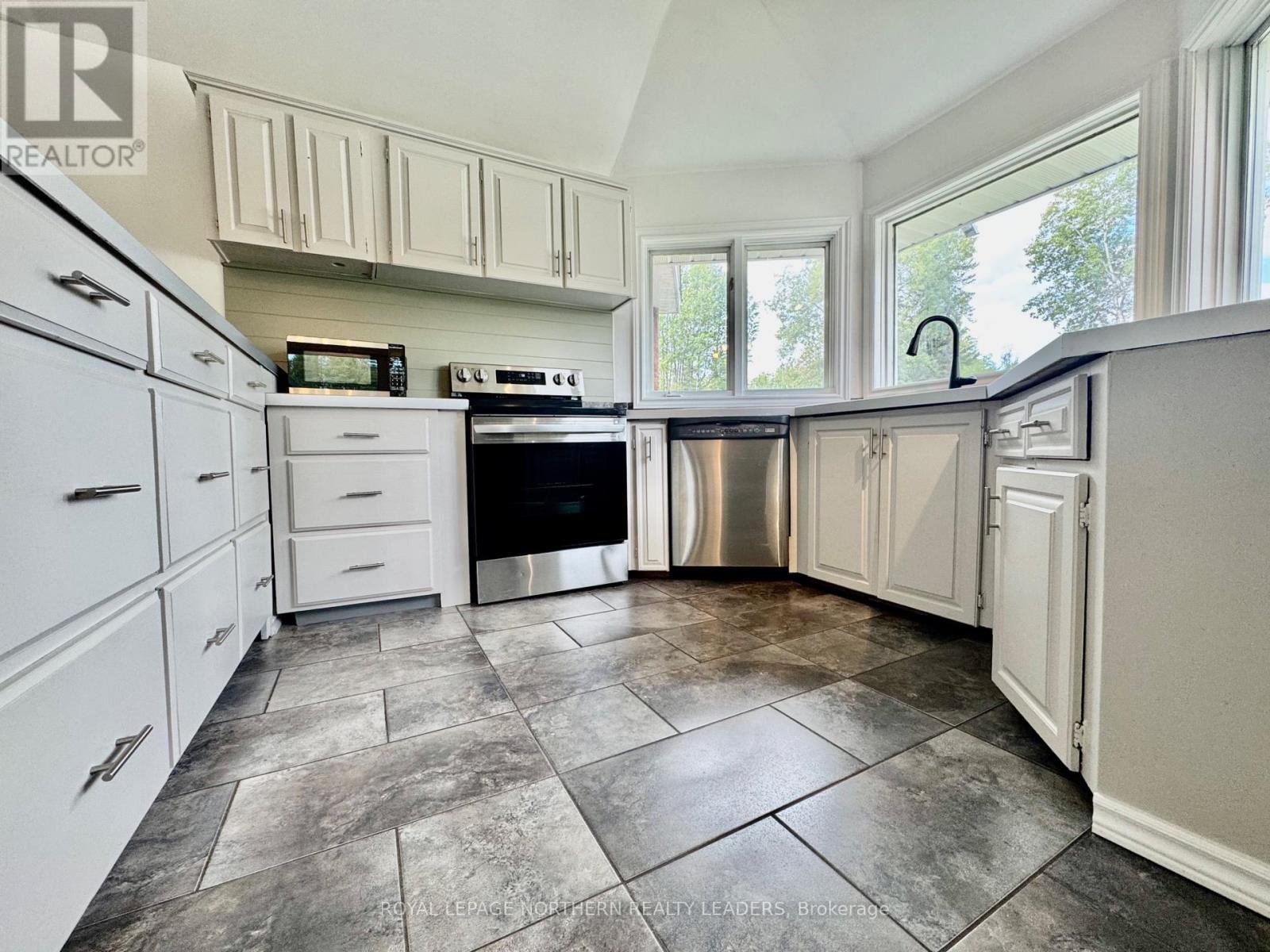 












799 KAMISKOTIA ROAD

,
Timmins (MTJ - Mountjoy Rural),




Ontario
P4N7C3

