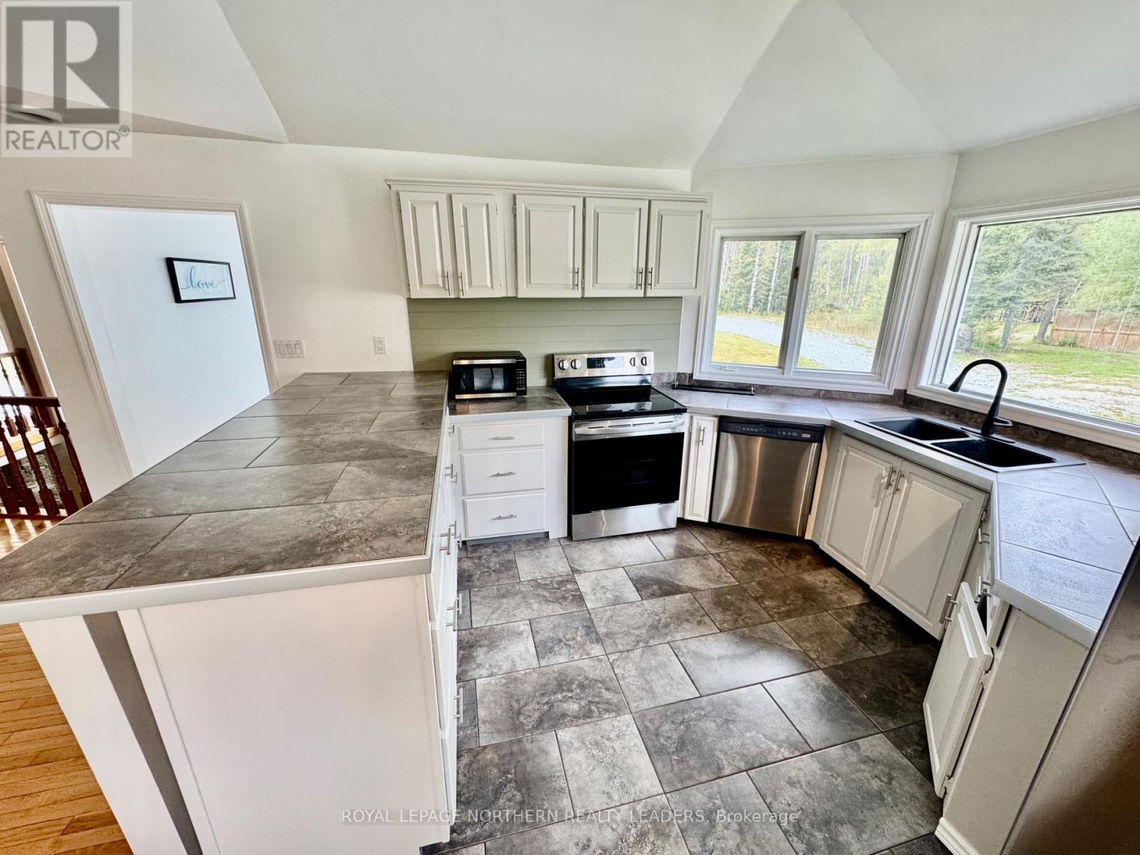 












799 KAMISKOTIA ROAD

,
Timmins (MTJ - Mountjoy Rural),




Ontario
P4N7C3

