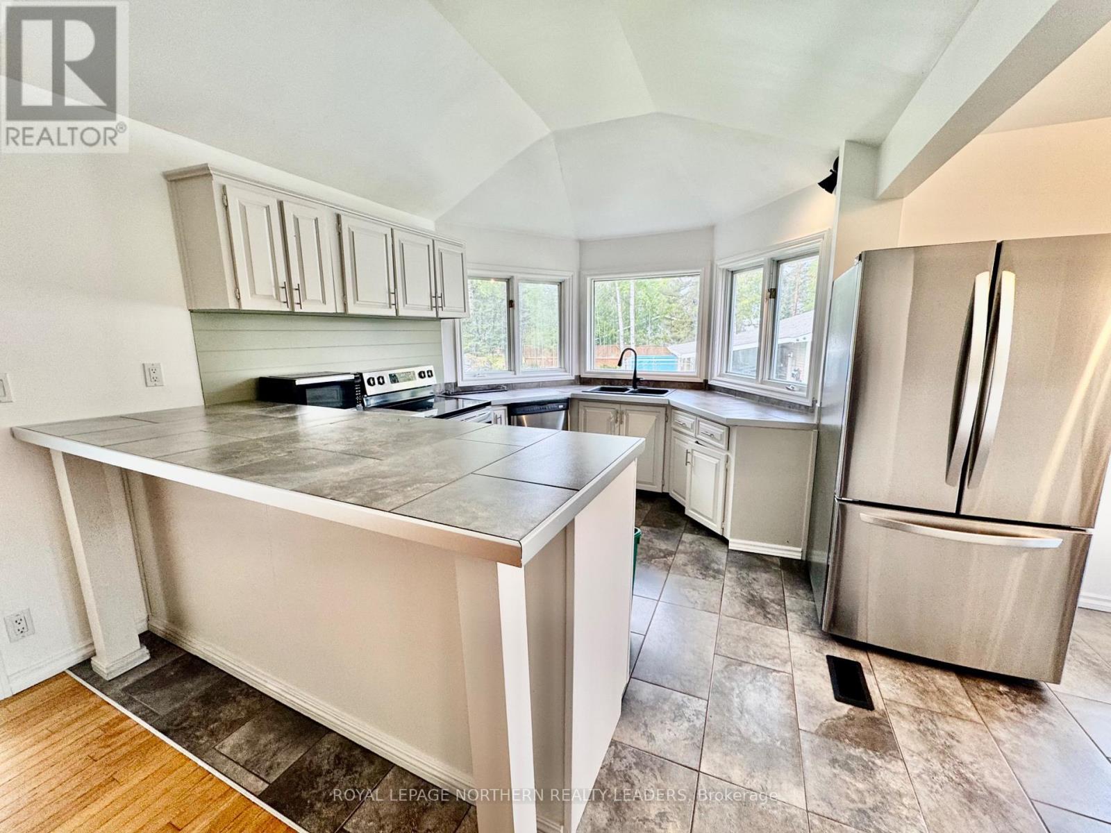 












799 KAMISKOTIA ROAD

,
Timmins (MTJ - Mountjoy Rural),




Ontario
P4N7C3


