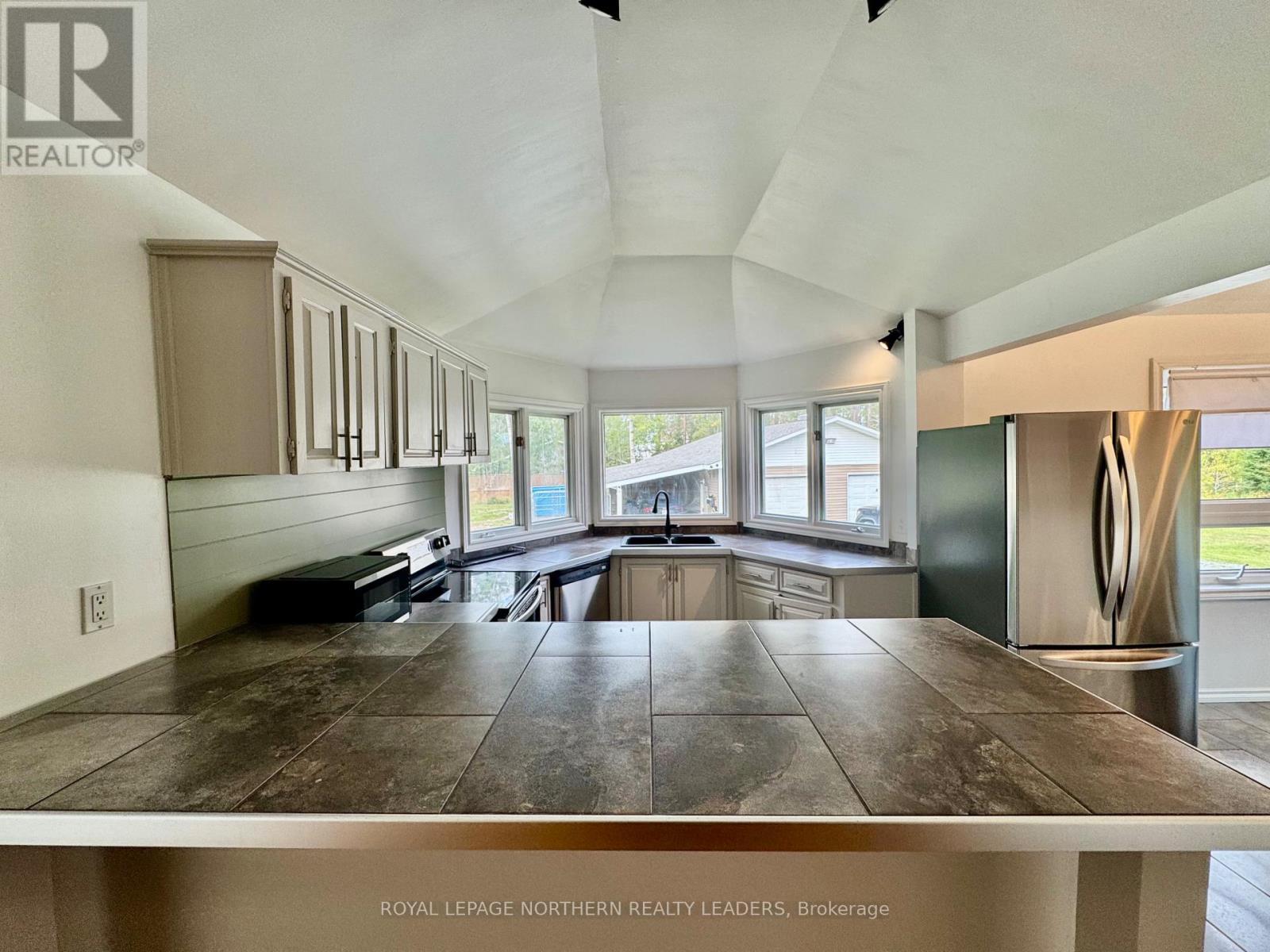 












799 KAMISKOTIA ROAD

,
Timmins (MTJ - Mountjoy Rural),




Ontario
P4N7C3

