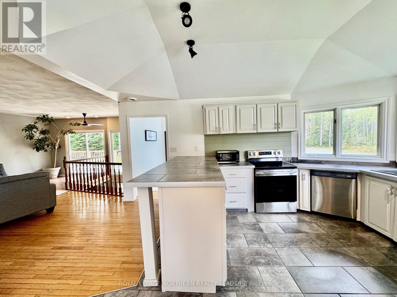 












799 KAMISKOTIA ROAD

,
Timmins (MTJ - Mountjoy Rural),




Ontario
P4N7C3

