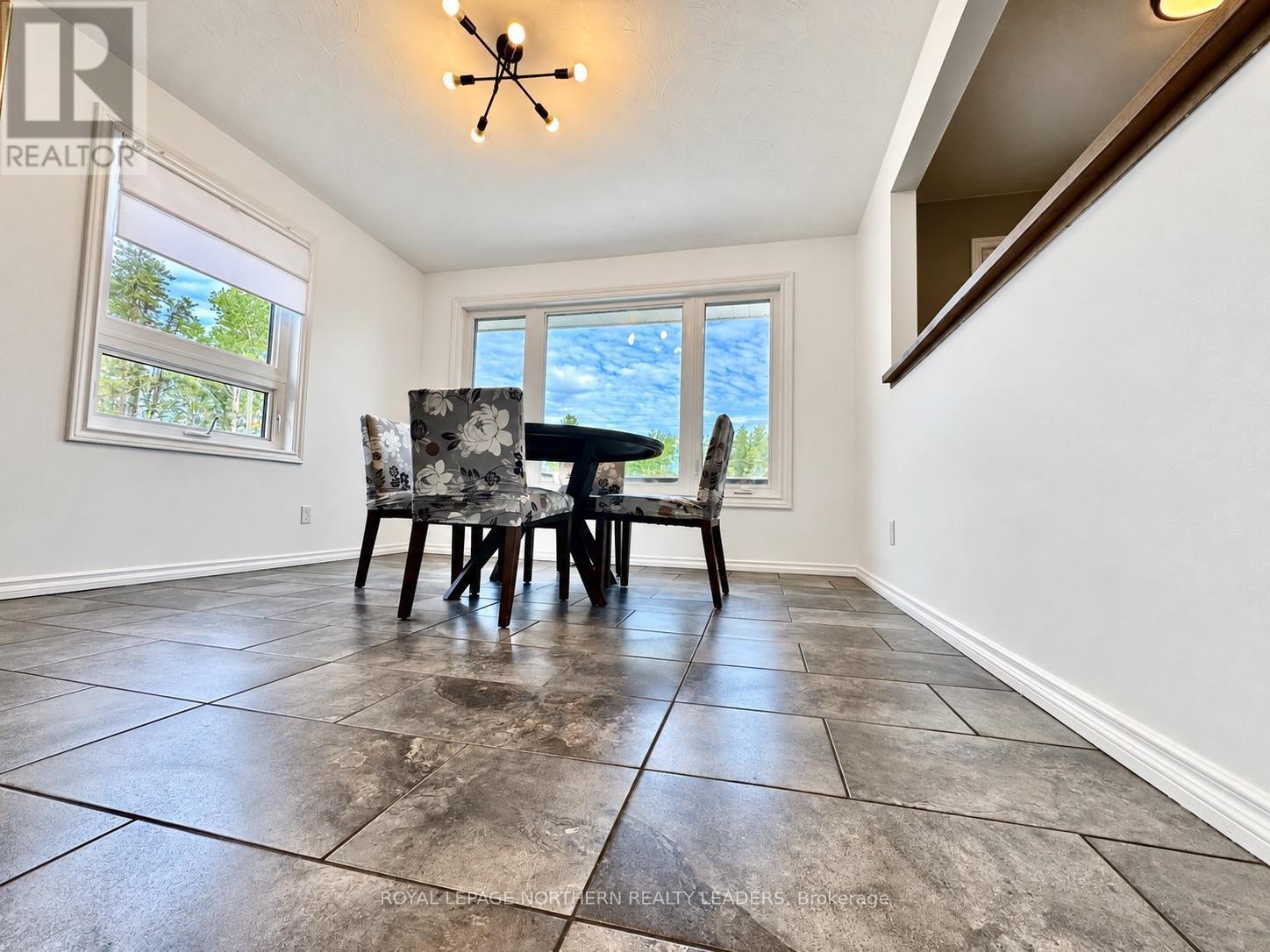 












799 KAMISKOTIA ROAD

,
Timmins (MTJ - Mountjoy Rural),




Ontario
P4N7C3


