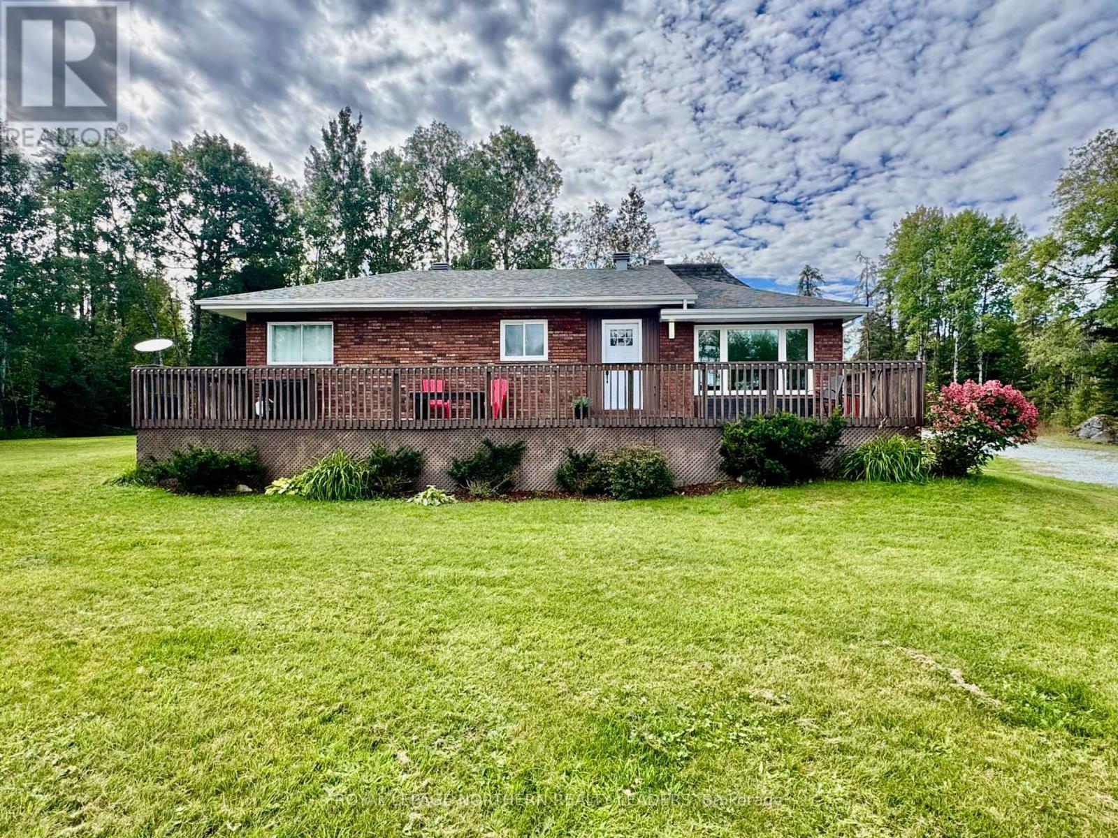 












799 KAMISKOTIA ROAD

,
Timmins (MTJ - Mountjoy Rural),




Ontario
P4N7C3

