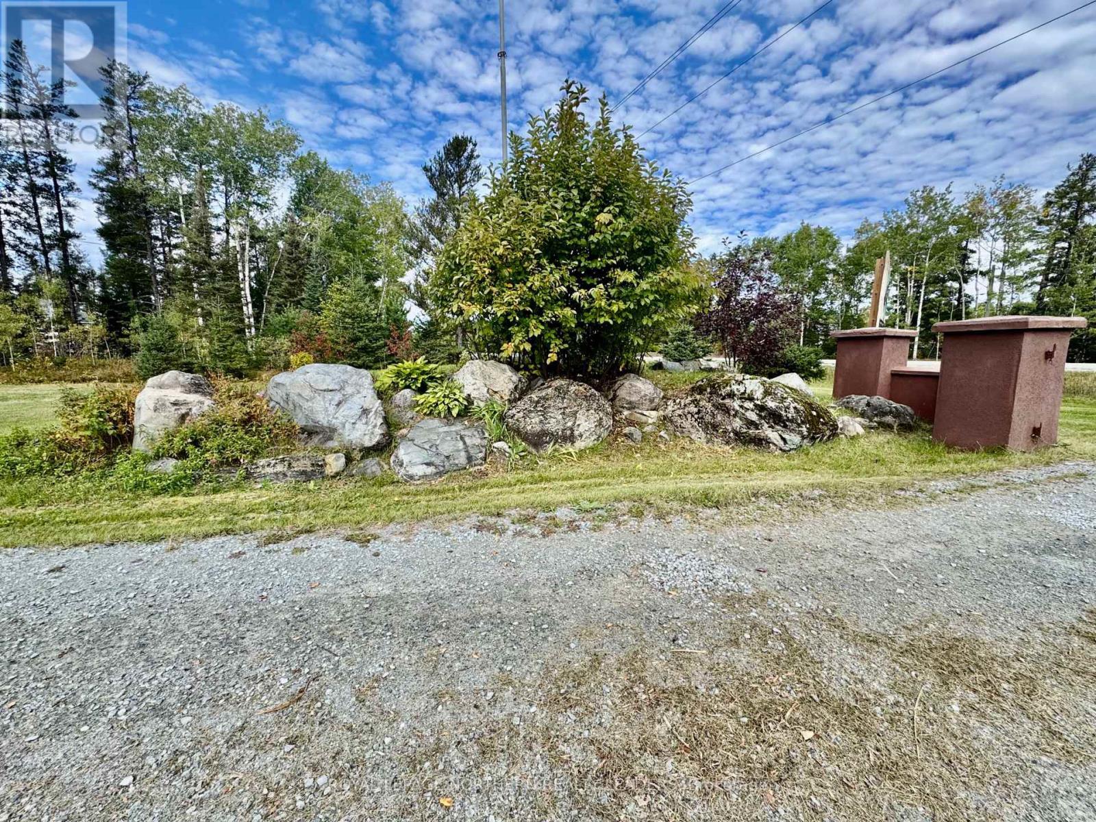 












799 KAMISKOTIA ROAD

,
Timmins (MTJ - Mountjoy Rural),




Ontario
P4N7C3


