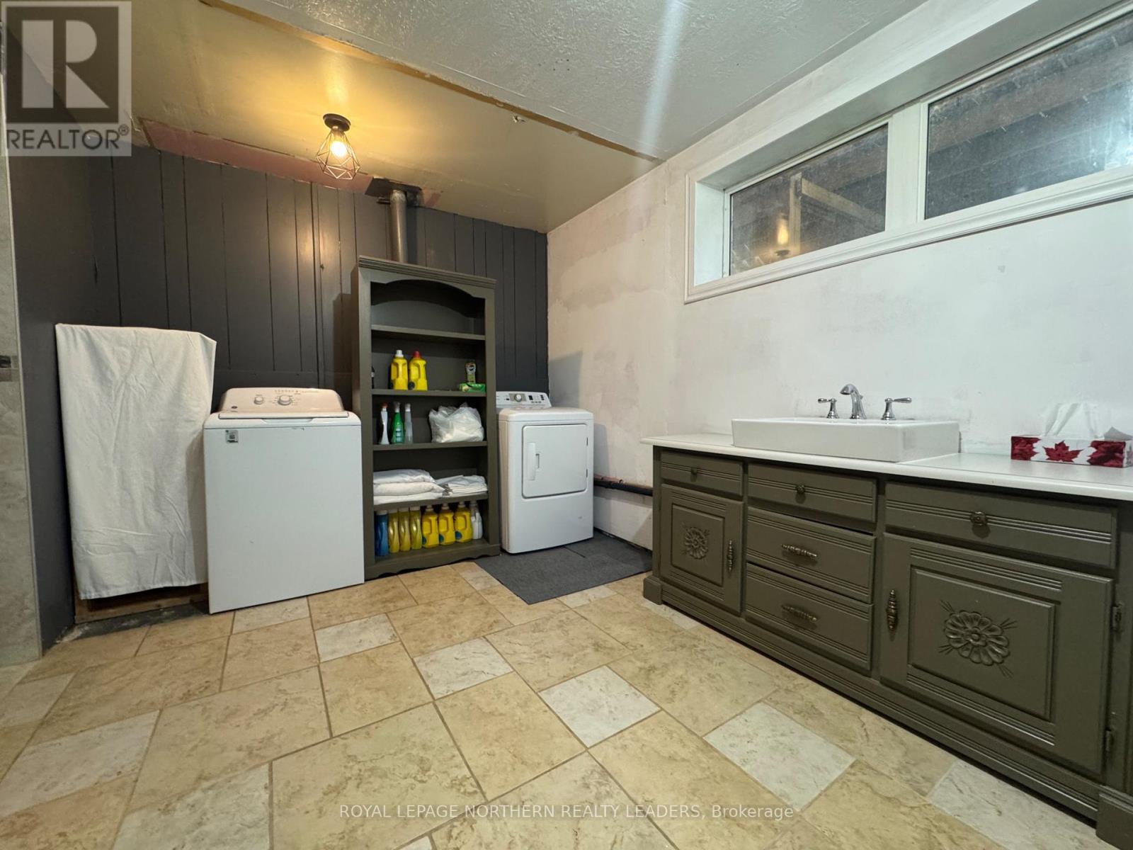 












799 KAMISKOTIA ROAD

,
Timmins (MTJ - Mountjoy Rural),




Ontario
P4N7C3

