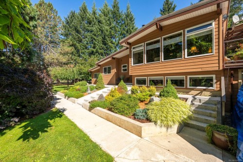 
															
													3742
													
													James
													Cres
												
												Black Creek,
												BC 