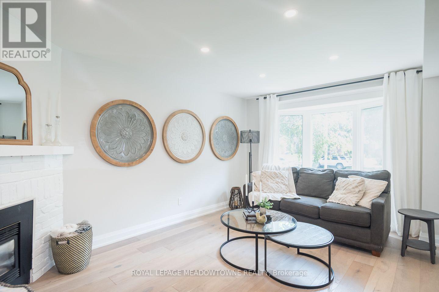 












823 LAURIER AVENUE

,
Milton,




Ontario
L9T4H4

