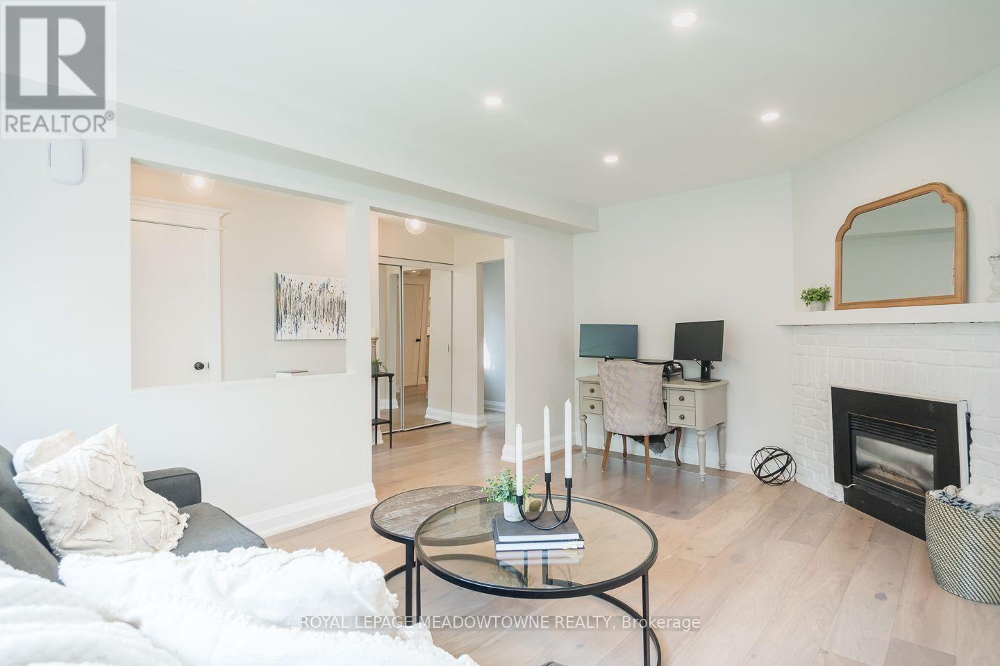 












823 LAURIER AVENUE

,
Milton,




Ontario
L9T4H4

