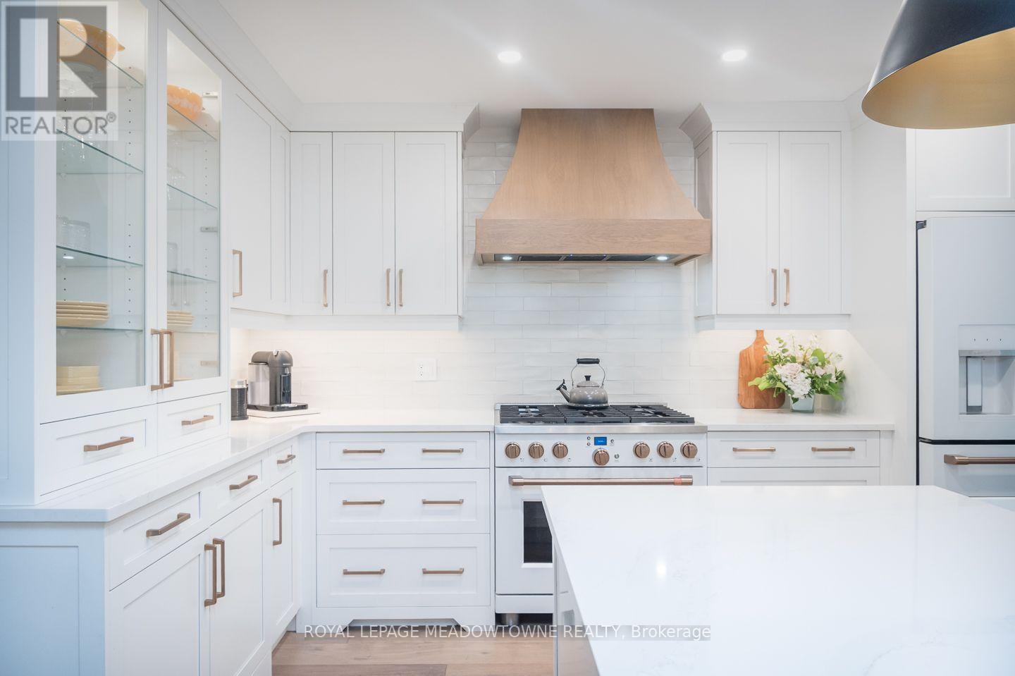 












823 LAURIER AVENUE

,
Milton,




Ontario
L9T4H4

