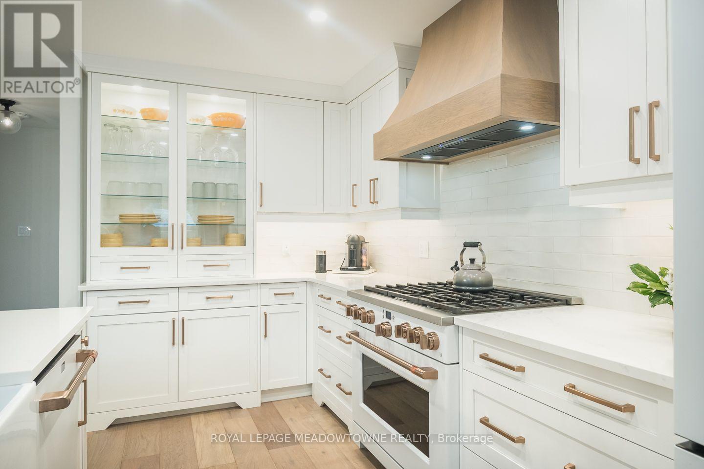 












823 LAURIER AVENUE

,
Milton,




Ontario
L9T4H4

