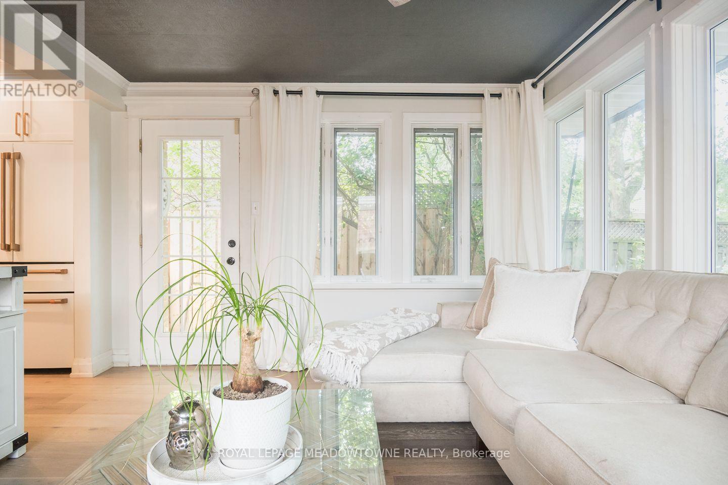 












823 LAURIER AVENUE

,
Milton,




Ontario
L9T4H4

