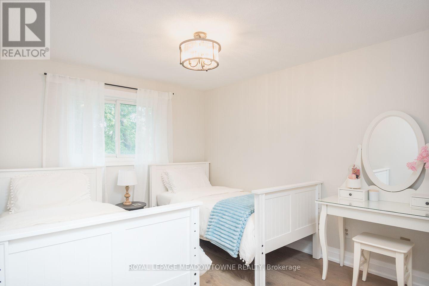 












823 LAURIER AVENUE

,
Milton,




Ontario
L9T4H4

