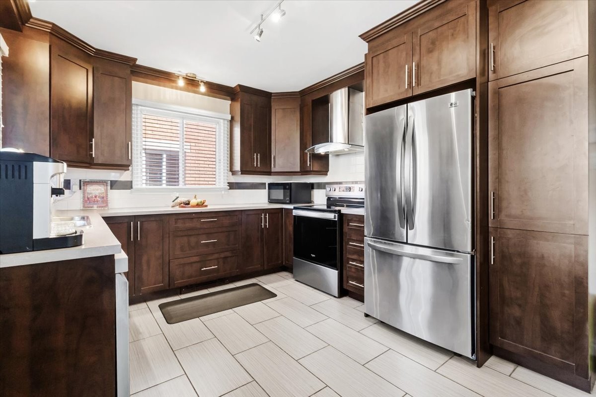 









661

 - 663


Av. Alepin

,
Montréal (LaSalle),




QC
H8P2E3

