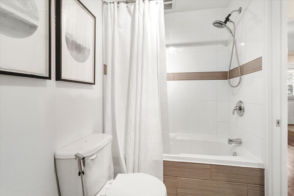 









661

 - 663


Av. Alepin

,
Montréal (LaSalle),




QC
H8P2E3

