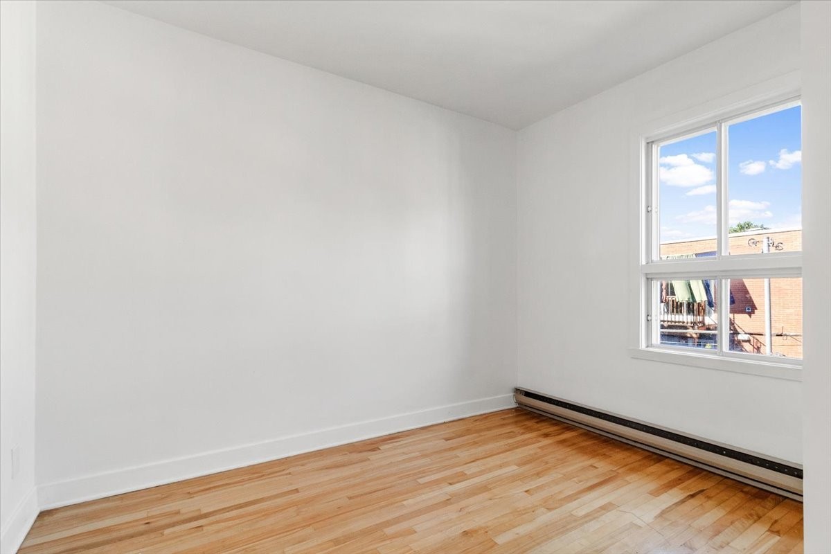 









661

 - 663


Av. Alepin

,
Montréal (LaSalle),




QC
H8P2E3

