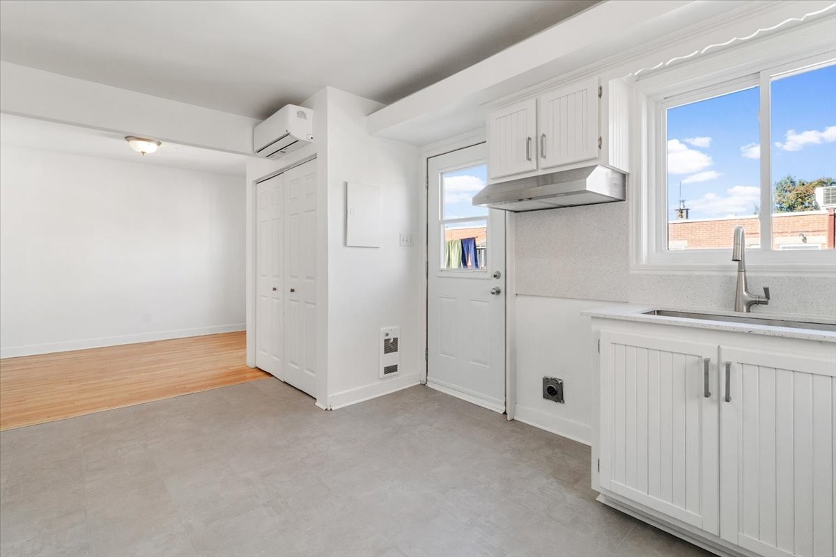 









661

 - 663


Av. Alepin

,
Montréal (LaSalle),




QC
H8P2E3

