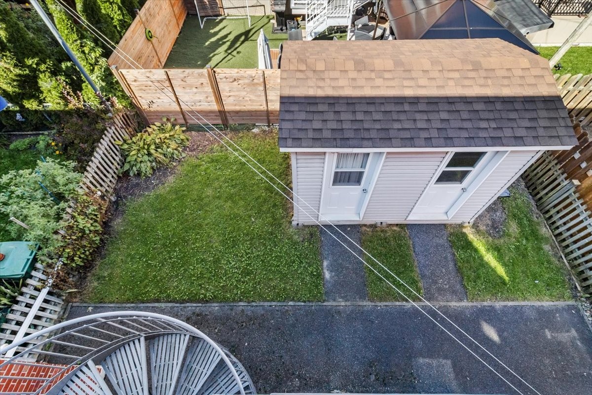 









661

 - 663


Av. Alepin

,
Montréal (LaSalle),




QC
H8P2E3

