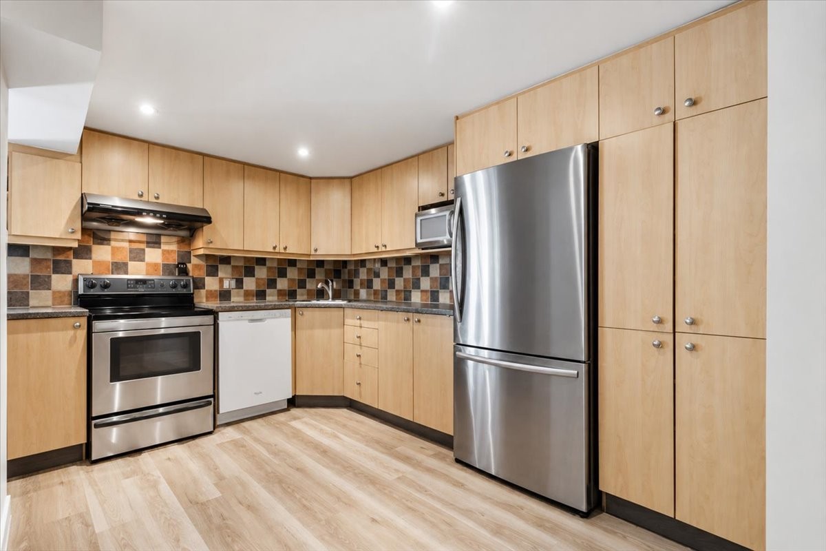 









661

 - 663


Av. Alepin

,
Montréal (LaSalle),




QC
H8P2E3

