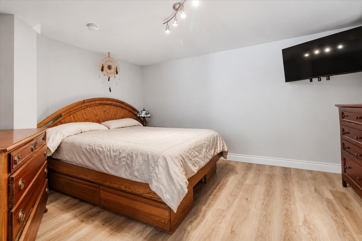 









661

 - 663


Av. Alepin

,
Montréal (LaSalle),




QC
H8P2E3

