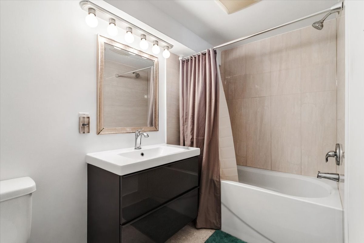 









661

 - 663


Av. Alepin

,
Montréal (LaSalle),




QC
H8P2E3

