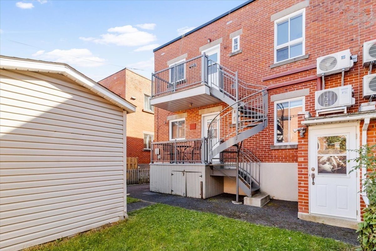 









661

 - 663


Av. Alepin

,
Montréal (LaSalle),




QC
H8P2E3

