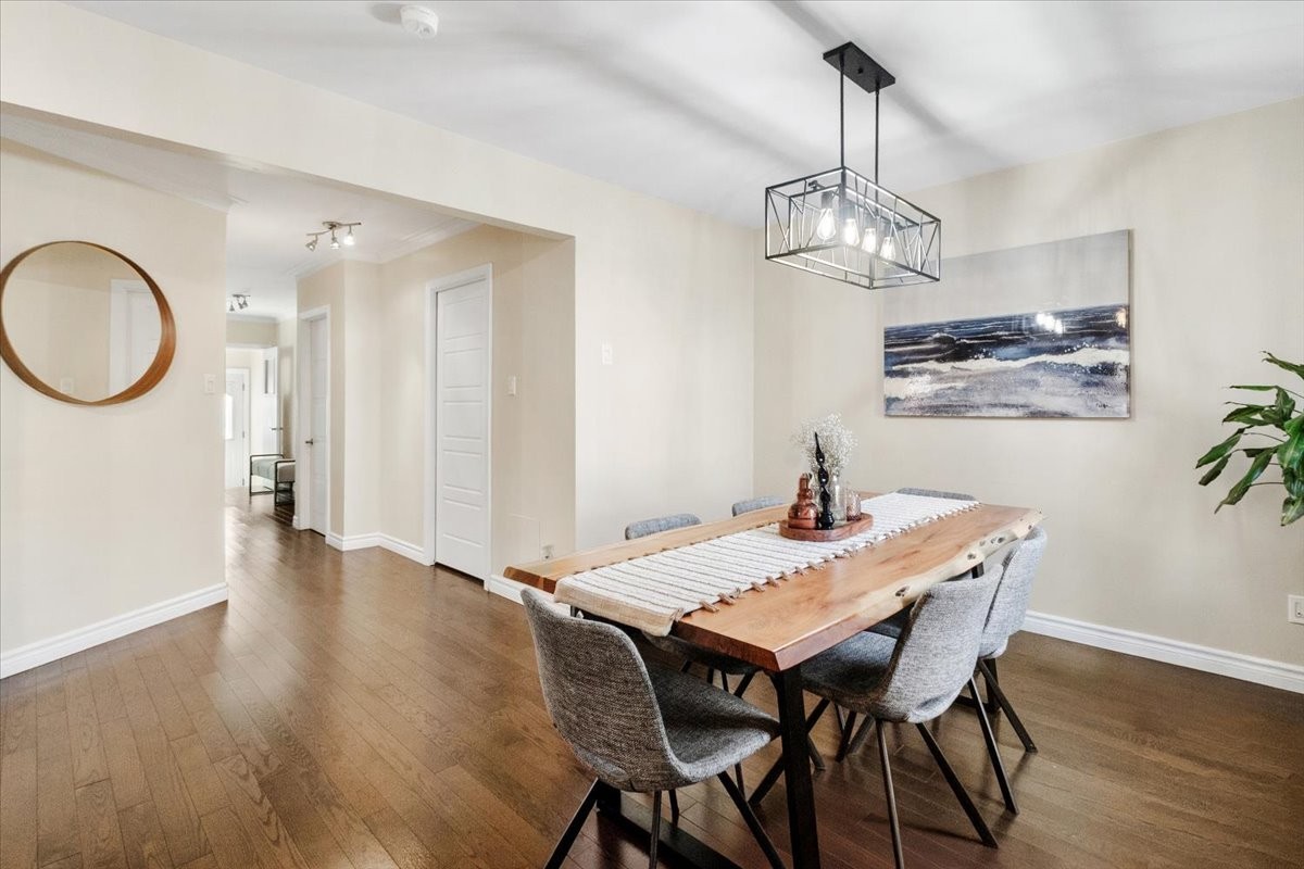 









661

 - 663


Av. Alepin

,
Montréal (LaSalle),




QC
H8P2E3


