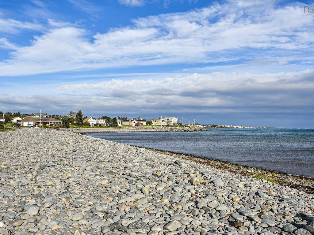 












4 Takouhie Court

,
Eastern Passage,




NS
B3G 0C6


