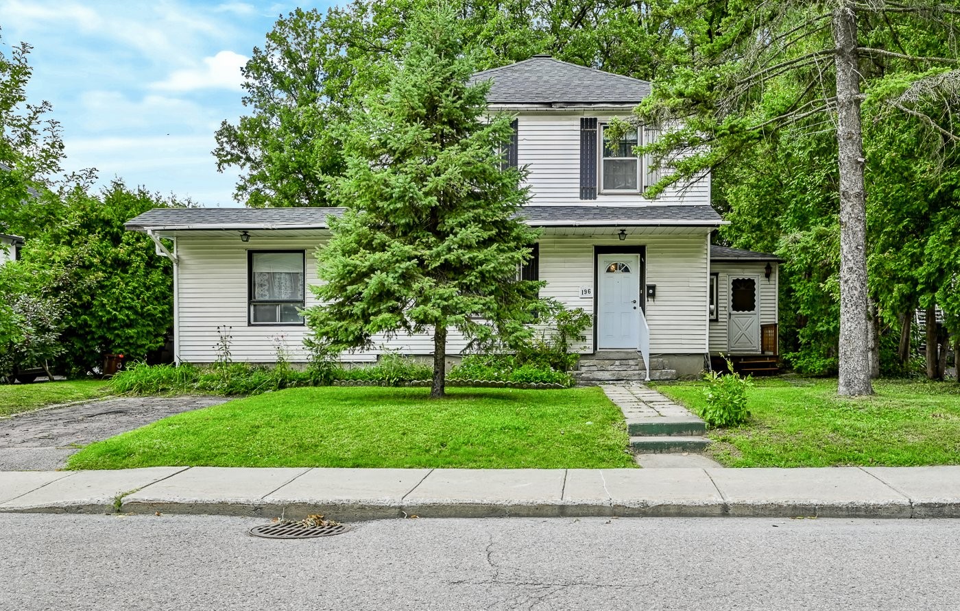 









196


Rue Greenfield

,
Longueuil (Greenfield Park),




QC
J4V2J5

