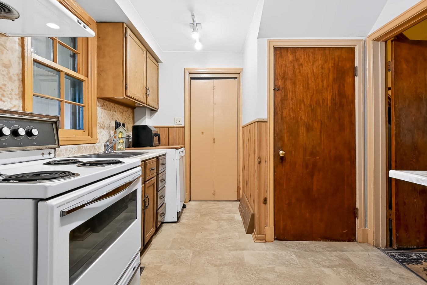 









196


Rue Greenfield

,
Longueuil (Greenfield Park),




QC
J4V2J5

