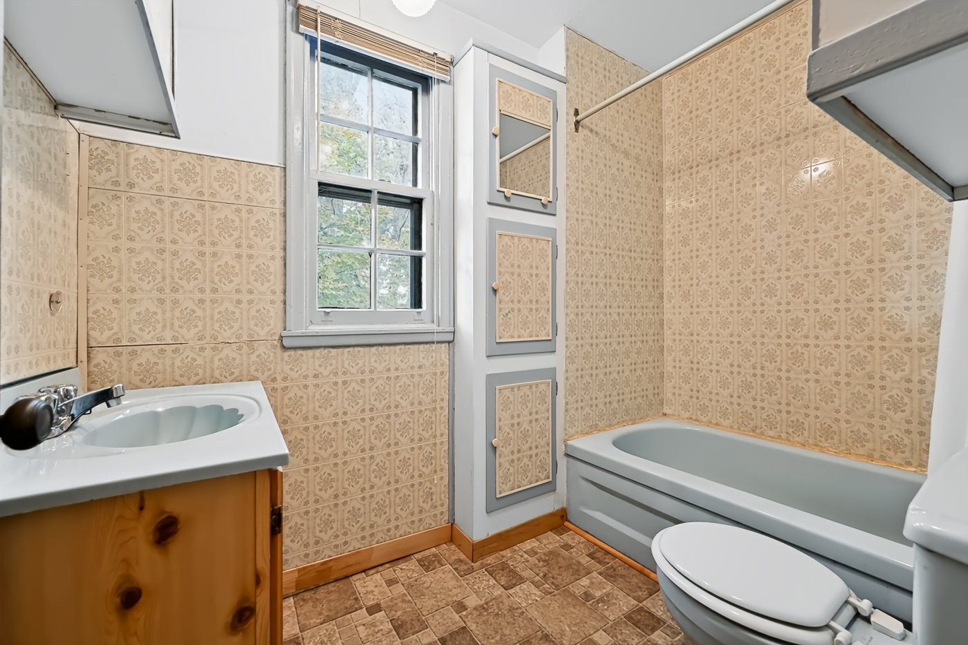 









196


Rue Greenfield

,
Longueuil (Greenfield Park),




QC
J4V2J5

