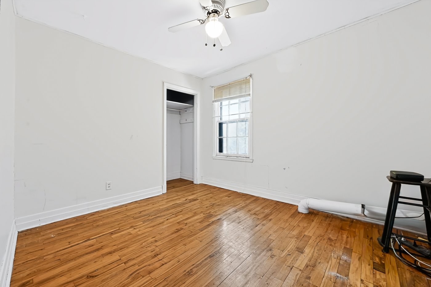









196


Rue Greenfield

,
Longueuil (Greenfield Park),




QC
J4V2J5

