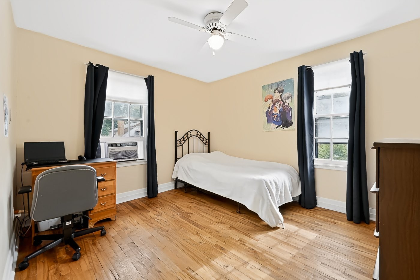 









196


Rue Greenfield

,
Longueuil (Greenfield Park),




QC
J4V2J5


