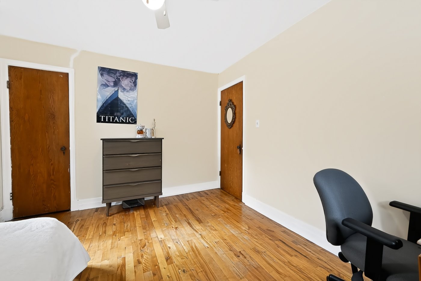 









196


Rue Greenfield

,
Longueuil (Greenfield Park),




QC
J4V2J5

