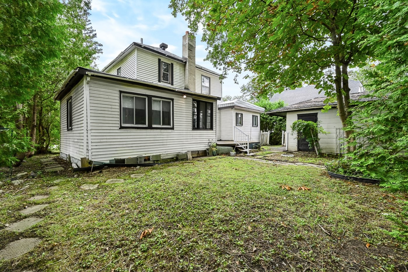









196


Rue Greenfield

,
Longueuil (Greenfield Park),




QC
J4V2J5


