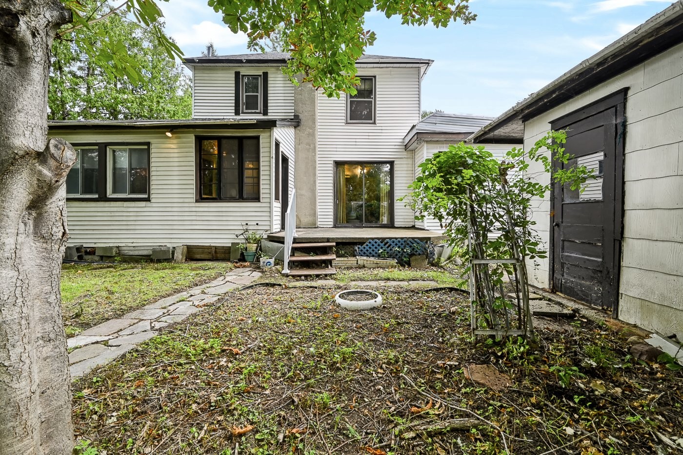 









196


Rue Greenfield

,
Longueuil (Greenfield Park),




QC
J4V2J5

