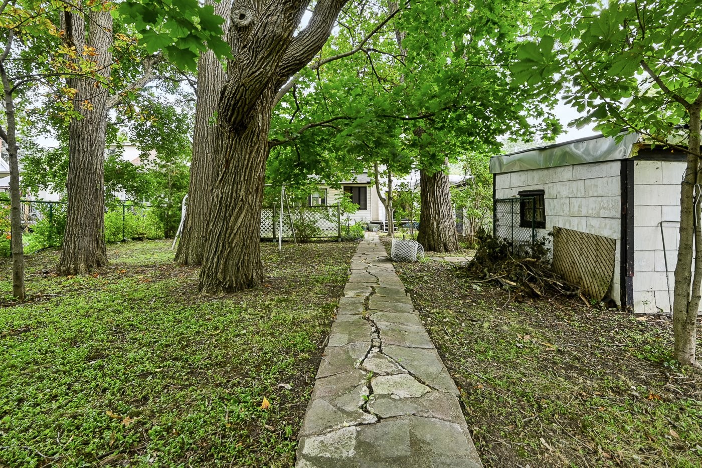









196


Rue Greenfield

,
Longueuil (Greenfield Park),




QC
J4V2J5


