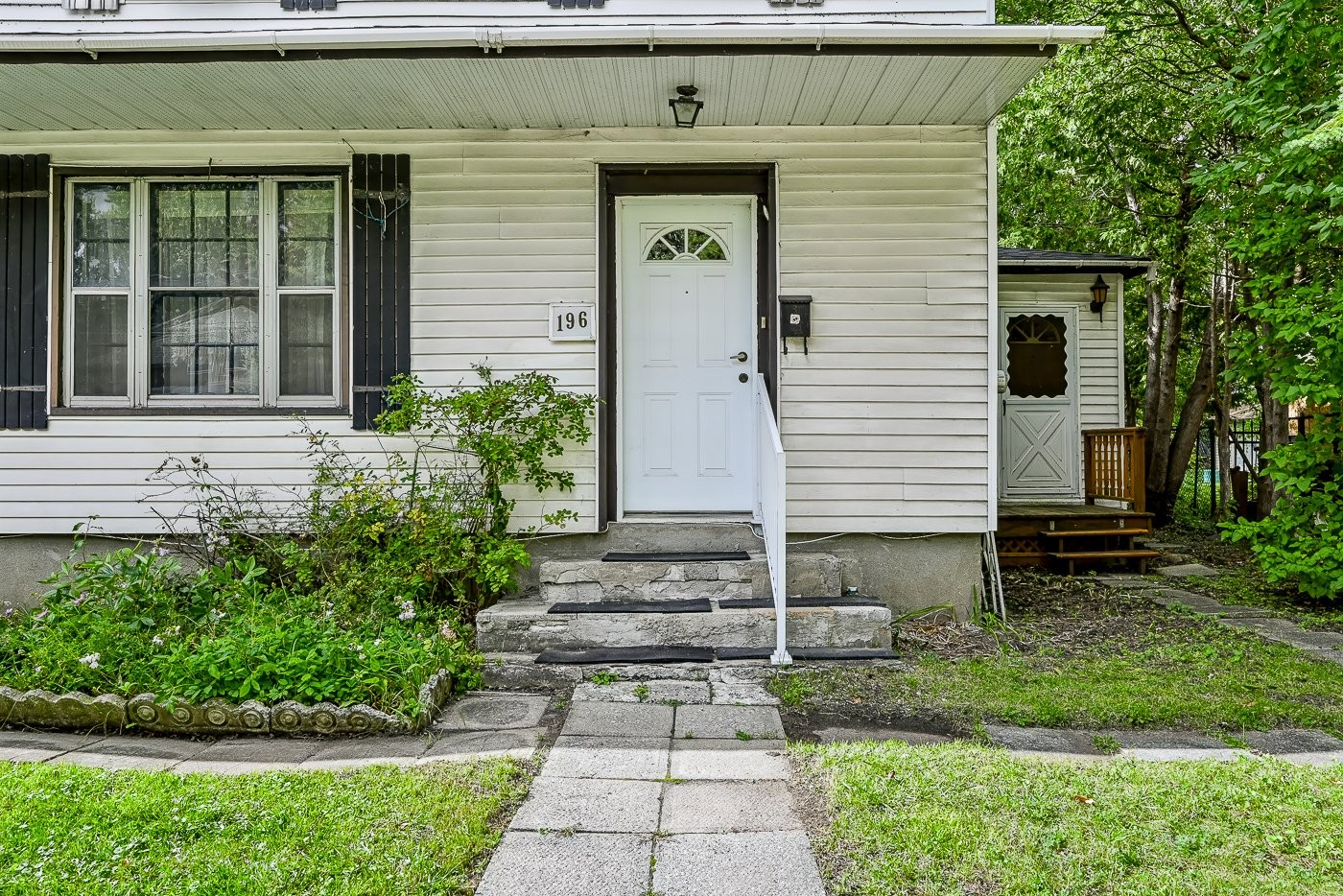 









196


Rue Greenfield

,
Longueuil (Greenfield Park),




QC
J4V2J5


