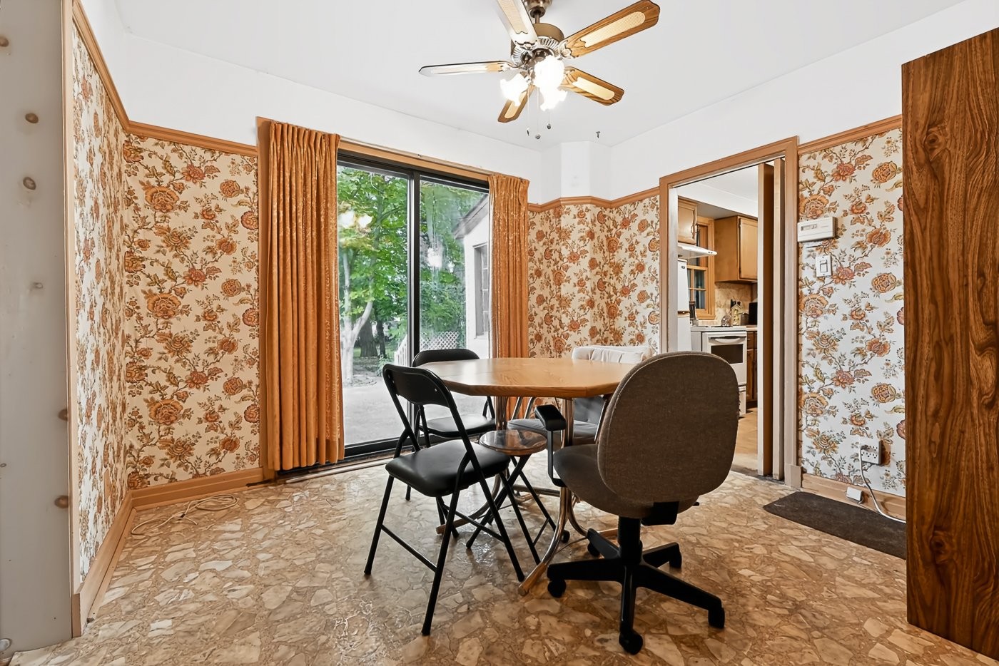









196


Rue Greenfield

,
Longueuil (Greenfield Park),




QC
J4V2J5

