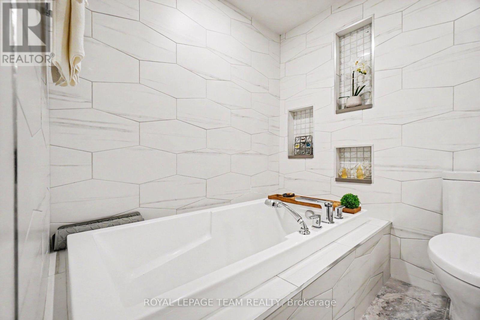 












A4 - 3099 CARLING AVENUE N

,
Ottawa,




Ontario
K2H5A6

