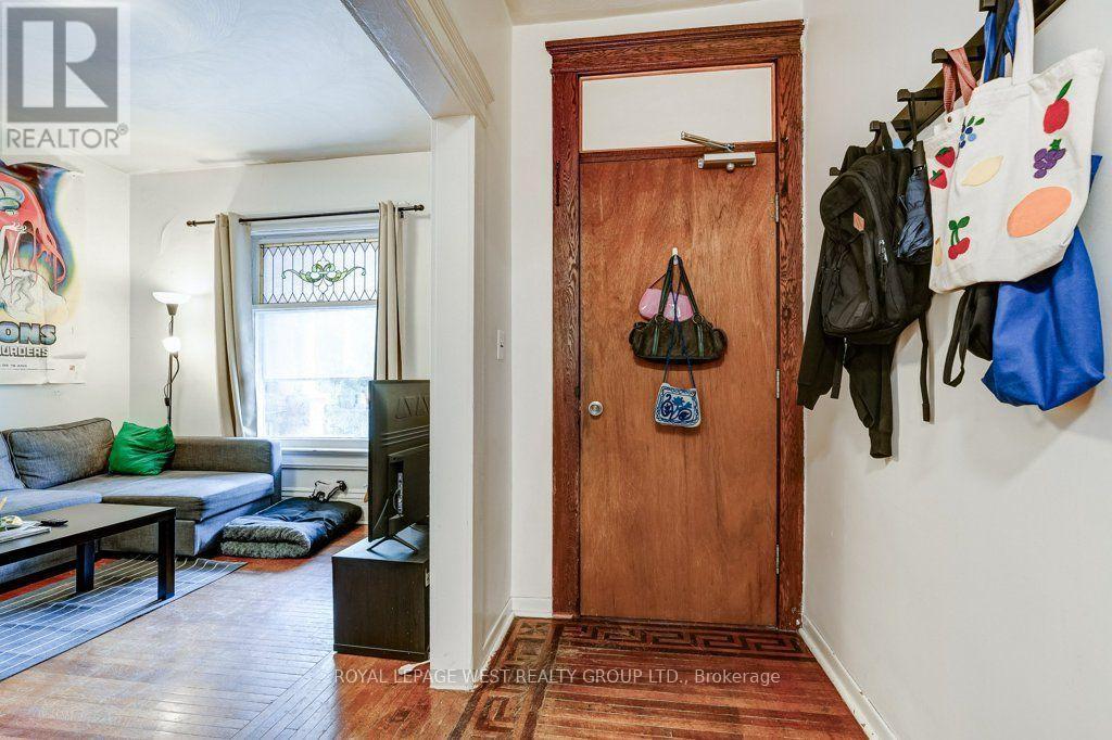 












28 CONCORD AVENUE

,
Toronto,




Ontario
M6H2P1

