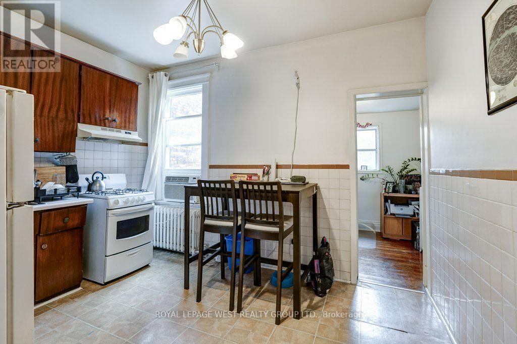 












28 CONCORD AVENUE

,
Toronto,




Ontario
M6H2P1

