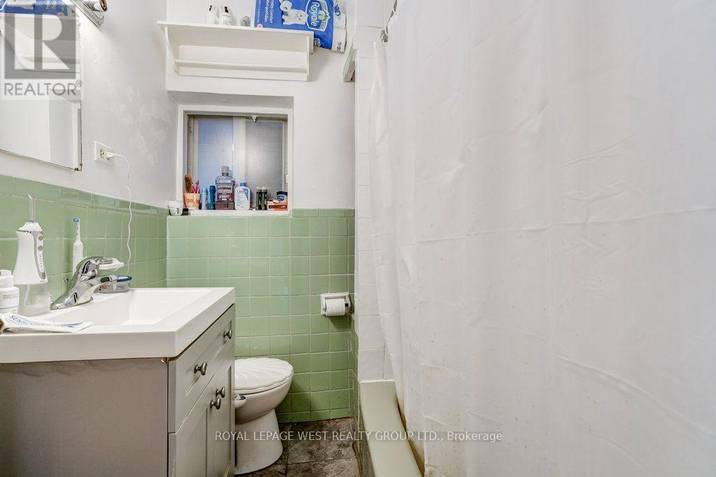












28 CONCORD AVENUE

,
Toronto,




Ontario
M6H2P1

