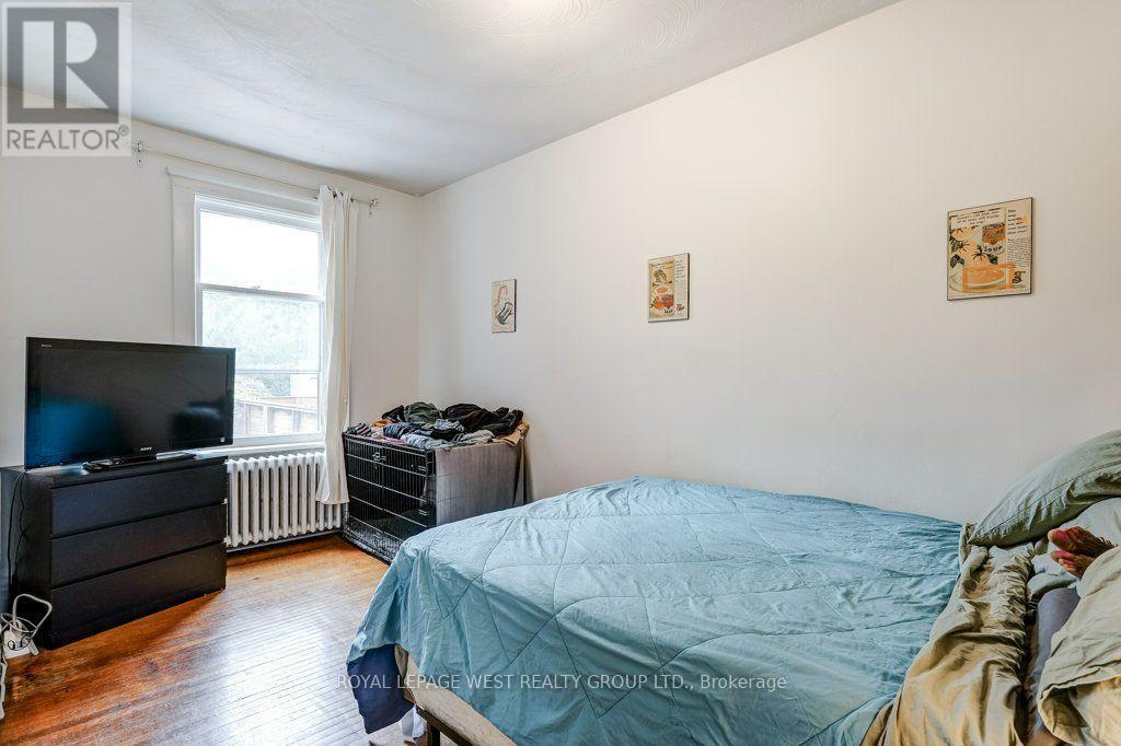 












28 CONCORD AVENUE

,
Toronto,




Ontario
M6H2P1

