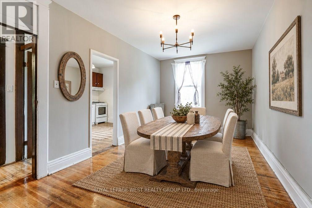 












28 CONCORD AVENUE

,
Toronto,




Ontario
M6H2P1

