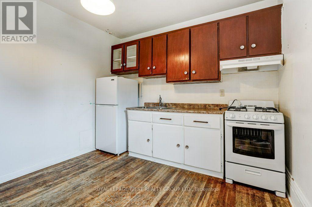 












28 CONCORD AVENUE

,
Toronto,




Ontario
M6H2P1

